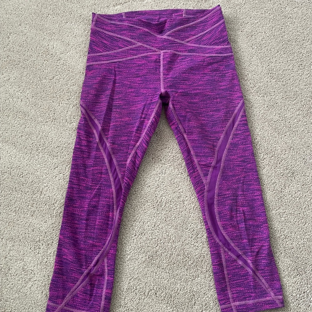 Lululemon fuchsia crop pants size 6